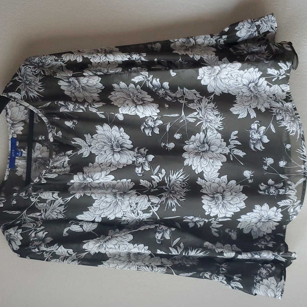 Apt. 9 Floral top